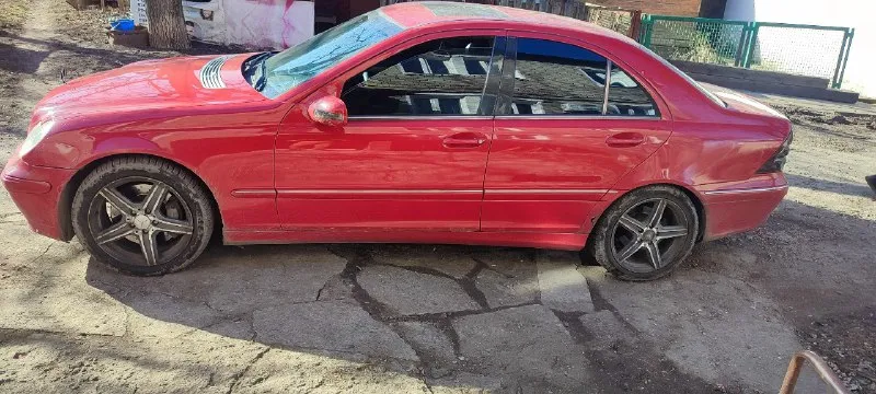 Продам mercedes-benz c-230 в w203 кузове. мотор 271 компрессор 1.8 тянет прям очень бодро, расходник менялся своевременно, масло заливали только motul 5w40. акпп тоже хорошая не пинается работает во всех режимах. для своих лет машина вполне живая но есть свои нюансы по кузову (все на фото), салон кожа ухоженный, все световые сигналы работают, стоит хорошая музыка, резина зима только сезон от ездила. документы стс. птс. все есть, стоит на учете. цена 650000 с музыкой. цена 550000 без музыки. торг уместен. тел:+7(949)-482-27-91 никита. находится в г. макеевка все остальные вопросы по телефону или при встрече. 📞 звоните: +7(949)4822791 - фотография - 4