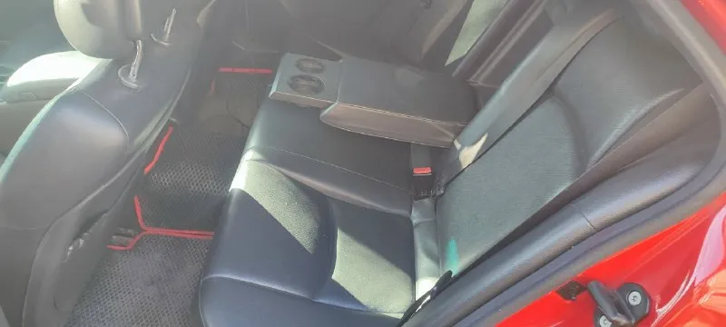 Продам mercedes-benz c-230 в w203 кузове. мотор 271 компрессор 1.8 тянет прям очень бодро, расходник менялся своевременно, масло заливали только motul 5w40. акпп тоже хорошая не пинается работает во всех режимах. для своих лет машина вполне живая но есть свои нюансы по кузову (все на фото), салон кожа ухоженный, все световые сигналы работают, стоит хорошая музыка, резина зима только сезон от ездила. документы стс. птс. все есть, стоит на учете. цена 650000 с музыкой. цена 550000 без музыки. торг уместен. тел:+7(949)-482-27-91 никита. находится в г. макеевка все остальные вопросы по телефону или при встрече. 📞 звоните: +7(949)4822791 - фотография - 6