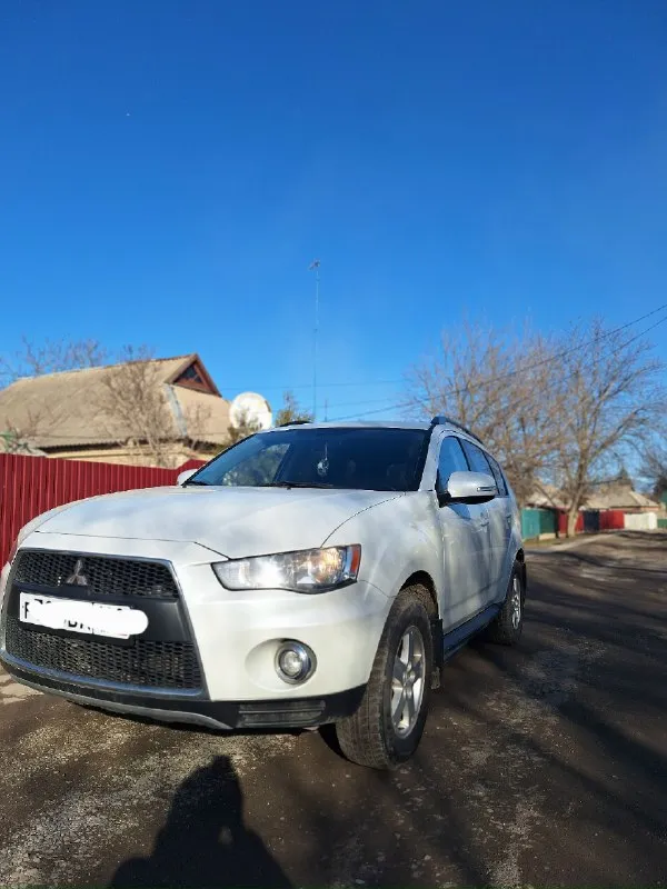 Mitsubishi outlander xl 2012 год двигатель 2.0л (150л. с. ) коробка cvt(вариатор) подключаемый полный привод, блокировка дифференциала, abs, анти занос пробег 162000км покупался в 2012 году в донецке в автосалоне, я один хозяин автомобиль в отличном состоянии, без дтп, в родном окрасе комплектация: климат-контроль, подогрев сидений, подогрев зеркал, лобового стекла, заднего стекла, usb, bluetooth, hands free (громкая связь) цена: 1700000руб авто находится в амвросиевке, могу приехать в донецк +7(949) 339-16-49 телеграм +7(977) 014-63-42 📞 звоните: +7(949)3391649 - фотография - 2