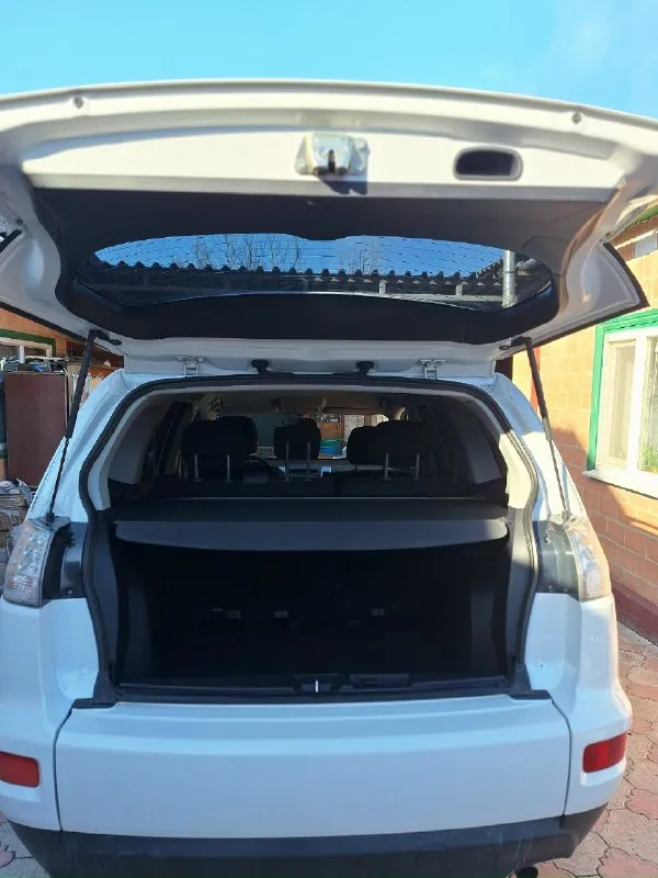 Mitsubishi outlander xl 2012 год двигатель 2.0л (150л. с. ) коробка cvt(вариатор) подключаемый полный привод, блокировка дифференциала, abs, анти занос пробег 162000км покупался в 2012 году в донецке в автосалоне, я один хозяин автомобиль в отличном состоянии, без дтп, в родном окрасе комплектация: климат-контроль, подогрев сидений, подогрев зеркал, лобового стекла, заднего стекла, usb, bluetooth, hands free (громкая связь) цена: 1700000руб авто находится в амвросиевке, могу приехать в донецк +7(949) 339-16-49 телеграм +7(977) 014-63-42 📞 звоните: +7(949)3391649 - фотография - 5