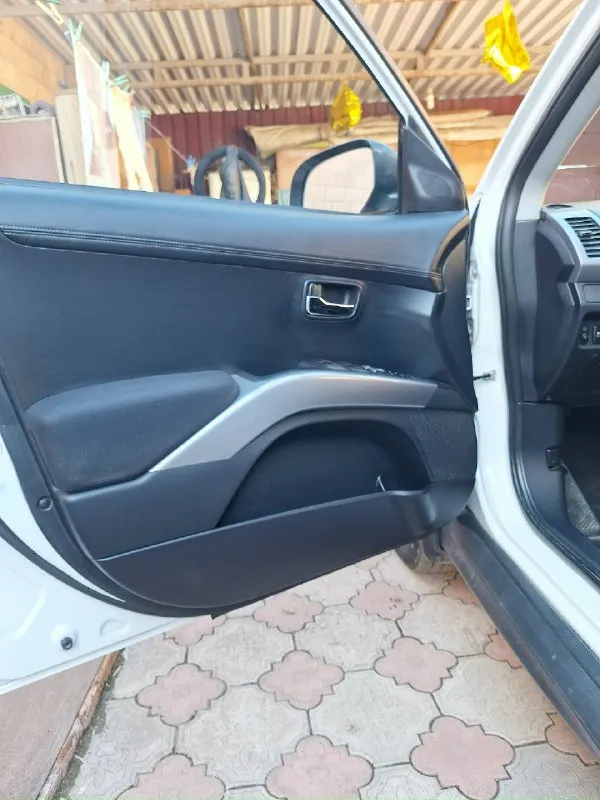 Mitsubishi outlander xl 2012 год двигатель 2.0л (150л. с. ) коробка cvt(вариатор) подключаемый полный привод, блокировка дифференциала, abs, анти занос пробег 162000км покупался в 2012 году в донецке в автосалоне, я один хозяин автомобиль в отличном состоянии, без дтп, в родном окрасе комплектация: климат-контроль, подогрев сидений, подогрев зеркал, лобового стекла, заднего стекла, usb, bluetooth, hands free (громкая связь) цена: 1700000руб авто находится в амвросиевке, могу приехать в донецк +7(949) 339-16-49 телеграм +7(977) 014-63-42 📞 звоните: +7(949)3391649 - фотография - 6