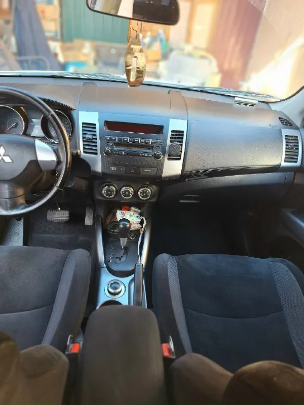 Mitsubishi outlander xl 2012 год двигатель 2.0л (150л. с. ) коробка cvt(вариатор) подключаемый полный привод, блокировка дифференциала, abs, анти занос пробег 162000км покупался в 2012 году в донецке в автосалоне, я один хозяин автомобиль в отличном состоянии, без дтп, в родном окрасе комплектация: климат-контроль, подогрев сидений, подогрев зеркал, лобового стекла, заднего стекла, usb, bluetooth, hands free (громкая связь) цена: 1700000руб авто находится в амвросиевке, могу приехать в донецк +7(949) 339-16-49 телеграм +7(977) 014-63-42 📞 звоните: +7(949)3391649 - фотография - 8