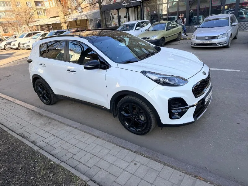 Продам kia sportage 2019 привод передний, 2.0 на 184 л. с., 8 а/т, весь кузов в родной краске, без подкрасов и дтп. пригнан из кореи. пробег 101 тыс. км своевременное обслуживание, в техническом плане вопросов нет. adblue работает, проблем никаких нет. не отшивал, так как не вижу смысла трогать рабочие элементы. комплектация signature (самая полная для этой модели за исключением музыки jbl и камер 360) машина 2 года во владении, ездит супруга. цена 2.65 млн. рублей (торг имеется) два комплекта колес. осмотр донецк +79493004309 📞 звоните: +7(949)3004309 - фотография - 2
