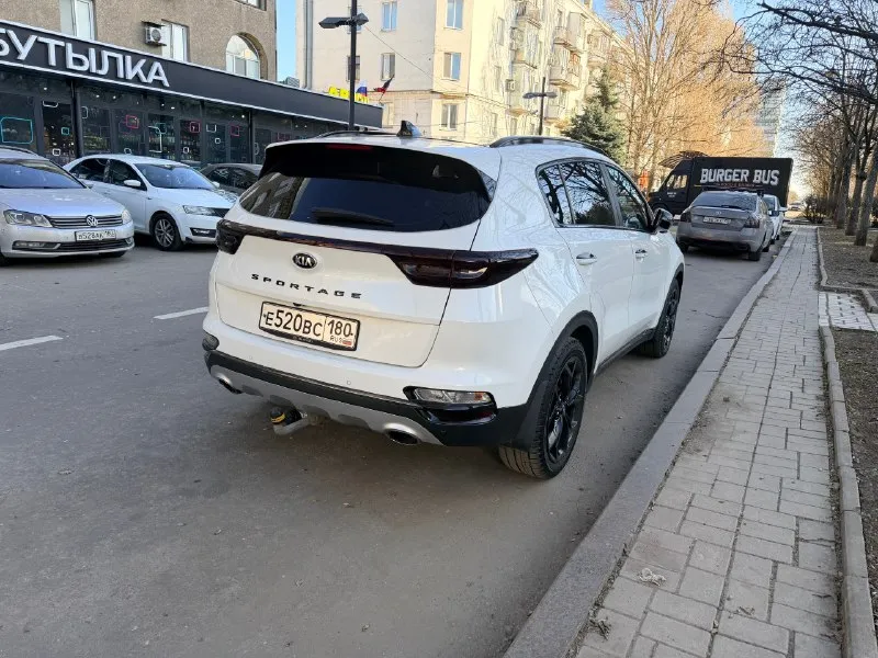 Продам kia sportage 2019 привод передний, 2.0 на 184 л. с., 8 а/т, весь кузов в родной краске, без подкрасов и дтп. пригнан из кореи. пробег 101 тыс. км своевременное обслуживание, в техническом плане вопросов нет. adblue работает, проблем никаких нет. не отшивал, так как не вижу смысла трогать рабочие элементы. комплектация signature (самая полная для этой модели за исключением музыки jbl и камер 360) машина 2 года во владении, ездит супруга. цена 2.65 млн. рублей (торг имеется) два комплекта колес. осмотр донецк +79493004309 📞 звоните: +7(949)3004309 - фотография - 3