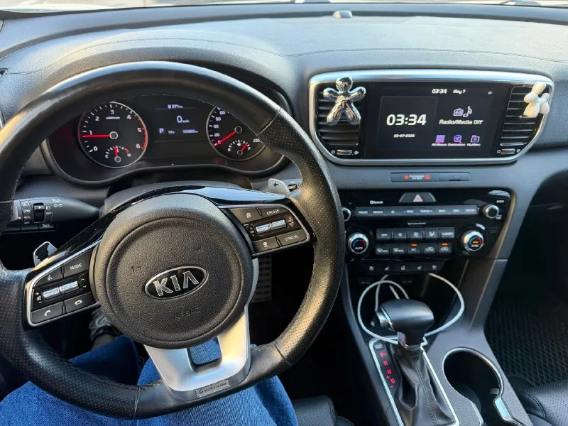 Продам kia sportage 2019 привод передний, 2.0 на 184 л. с., 8 а/т, весь кузов в родной краске, без подкрасов и дтп. пригнан из кореи. пробег 101 тыс. км своевременное обслуживание, в техническом плане вопросов нет. adblue работает, проблем никаких нет. не отшивал, так как не вижу смысла трогать рабочие элементы. комплектация signature (самая полная для этой модели за исключением музыки jbl и камер 360) машина 2 года во владении, ездит супруга. цена 2.65 млн. рублей (торг имеется) два комплекта колес. осмотр донецк +79493004309 📞 звоните: +7(949)3004309 - фотография - 6