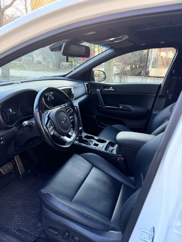 Продам kia sportage 2019 привод передний, 2.0 на 184 л. с., 8 а/т, весь кузов в родной краске, без подкрасов и дтп. пригнан из кореи. пробег 101 тыс. км своевременное обслуживание, в техническом плане вопросов нет. adblue работает, проблем никаких нет. не отшивал, так как не вижу смысла трогать рабочие элементы. комплектация signature (самая полная для этой модели за исключением музыки jbl и камер 360) машина 2 года во владении, ездит супруга. цена 2.65 млн. рублей (торг имеется) два комплекта колес. осмотр донецк +79493004309 📞 звоните: +7(949)3004309 - фотография - 9