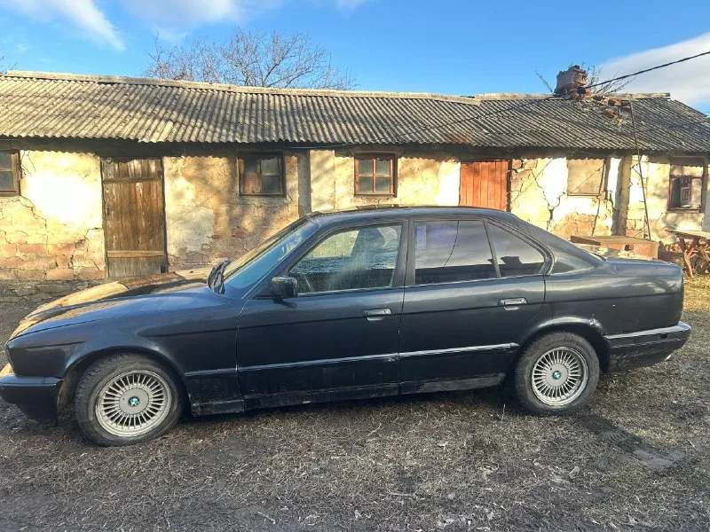 Продам машину bmw e34 1991 года, под восстановление или разборку. ничего не менялось, на механике, двигатель м50 б20 по всем вопросам звонить +7 (959) 154-89-78 (олег) после 15:00 (антрацит) цена: 170 тыс руб. 📞 звоните: +7(959)1548978 - фотография - 2