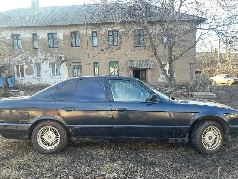 Продам машину bmw e34 1991 года, под восстановление или разборку. ничего не менялось, на механике, двигатель м50 б20 по всем вопросам звонить +7 (959) 154-89-78 (олег) после 15:00 (антрацит) цена: 170 тыс руб. 📞 звоните: +7(959)1548978 - фотография - 4