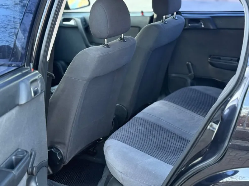 Продам opel astra 1.6 надежный автомобиль 2003г. выпуска в отличном состоянии! 1 владелец, без дтп! пробег родной 193.000! идеальное состояние кузова, ржавчины нет совсем, пороги целые, не гнилые. по технической части нареканий нет, мотор работает плавно и ровно, коробка тоже работает мягко. подвеска в хорошем состоянии, не стучит, не гремит. комплектация. кондиционер, подогрев сидений, 2 подушки безопасности, 2 эл. стеклоподъемника, подогрев зеркал, электрорегулеровка зеркал, диски r15, хорошая музыка, комплект ключей, остальные вопросы по телефону +79494958326 цена 435тыс ₽ торг у капота хорошему покупателю. плохая связь звоните. telegram +79494958326 📲 tg: petya maklyak 📞 звоните: +7(949)4958326 - фотография - 10