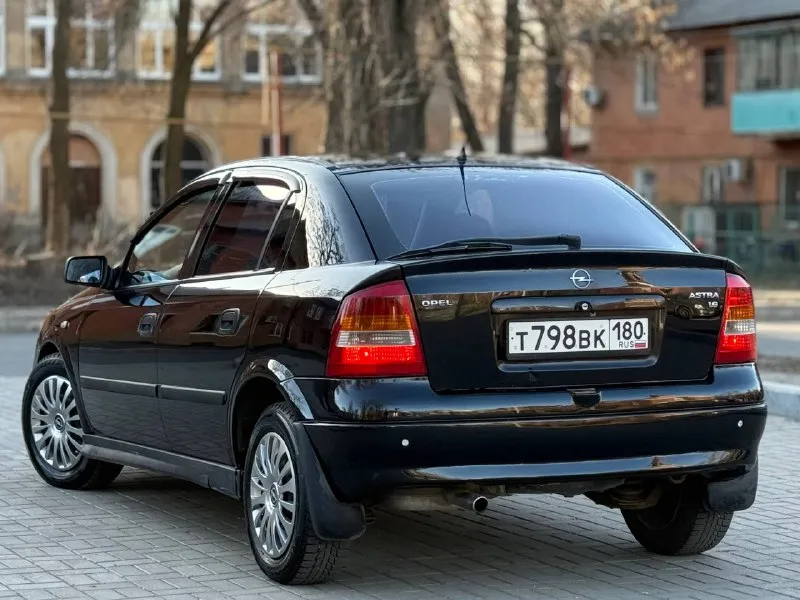 Продам opel astra 1.6 надежный автомобиль 2003г. выпуска в отличном состоянии! 1 владелец, без дтп! пробег родной 193.000! идеальное состояние кузова, ржавчины нет совсем, пороги целые, не гнилые. по технической части нареканий нет, мотор работает плавно и ровно, коробка тоже работает мягко. подвеска в хорошем состоянии, не стучит, не гремит. комплектация. кондиционер, подогрев сидений, 2 подушки безопасности, 2 эл. стеклоподъемника, подогрев зеркал, электрорегулеровка зеркал, диски r15, хорошая музыка, комплект ключей, остальные вопросы по телефону +79494958326 цена 435тыс ₽ торг у капота хорошему покупателю. плохая связь звоните. telegram +79494958326 📲 tg: petya maklyak 📞 звоните: +7(949)4958326 - фотография - 2