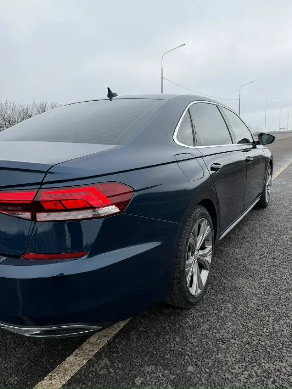 ‼️‼️продам срочно‼️‼️✅ марка: volkswagen passat b8 ✅год: 2021 ✅мотор: 2.0 turbo ✅коробка:акпп автомобиль в новом состоянии, по технической части нет никаких нареканий, все обслужено и вложений не требует, мотор и коробка работают без каких либо проблем. ✅ комплектация: по комплектации: кожаный салон, полный эл. стеклопакет, эл. регулирвка зеркал и подогрев, двухзонный климат контроль с подогревом сидений, отличная мультимедиа с камерой заднего вида и carplay, парктроники, бесключевой доступ, бортовой компьютер, мультируль, эл. регулировка сидений, люк, датчики света, дождя, удержание полосы движения и тд. ✅цена : 2.450.000 рублей, торг🔥 ✅все интересующиеся вопросы задавайте лучше по номеру телефона, все расскажу по автомобилю! любые проверки без проблем! ✅автомобиль находится в г. комсомольское старобешевский р-н +7 (949) 500-87-07 📞 звоните: +7(949)5008707 - фотография - 3