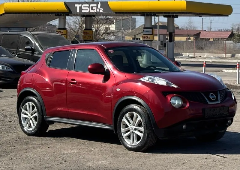 Nissan juke 2012 1.6 бензин родной пробег 124 тыс км весь автомобиль в родном окрасе все остекление, включая лобовое - заводское. 2 собственника, птс оригинал. состояние автомобиля идеальное. технически идеален, коробка, двигатель, ходовая без малейшего нарекания. максимальная комплектация за исключением кожи. летняя резина continental. ключ с заводской биркой. любой вид переоформления. цена 1.100.000 торг при осмотре. +79494330000 +79493485992 - фотография - 2