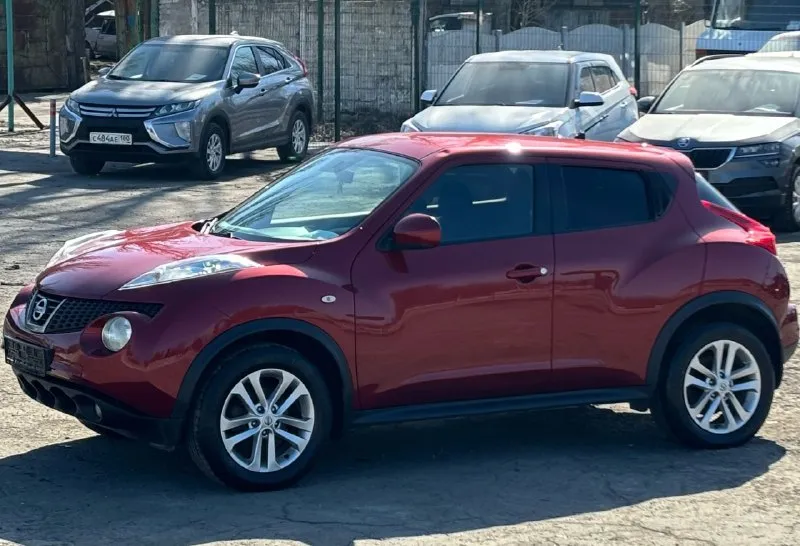 Nissan juke 2012 1.6 бензин родной пробег 124 тыс км весь автомобиль в родном окрасе все остекление, включая лобовое - заводское. 2 собственника, птс оригинал. состояние автомобиля идеальное. технически идеален, коробка, двигатель, ходовая без малейшего нарекания. максимальная комплектация за исключением кожи. летняя резина continental. ключ с заводской биркой. любой вид переоформления. цена 1.100.000 торг при осмотре. +79494330000 +79493485992 - фотография - 3