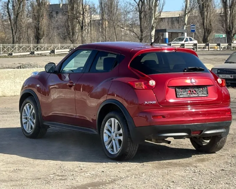 Nissan juke 2012 1.6 бензин родной пробег 124 тыс км весь автомобиль в родном окрасе все остекление, включая лобовое - заводское. 2 собственника, птс оригинал. состояние автомобиля идеальное. технически идеален, коробка, двигатель, ходовая без малейшего нарекания. максимальная комплектация за исключением кожи. летняя резина continental. ключ с заводской биркой. любой вид переоформления. цена 1.100.000 торг при осмотре. +79494330000 +79493485992 - фотография - 5