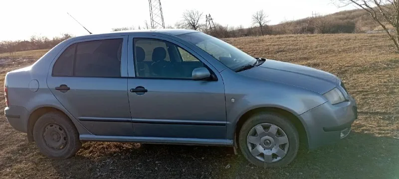 Продам skoda fabia 2003 года. двигатель 1.2 газ/бензин, мкпп (5-и ступка). пробег 272 000 км. автомобиль в хорошем состоянии, не гнилой, полтора года назад проводились работы по сварке днища, были заменены пороги. комплектация: передние электро-стеклоподъёмники, гур, подогрев заднего стекла, качественная музыка(магнитола с монитором, aux, usb, bluetooth) приятный расход топлива, дешевле только на велосипеде. запретов, ограничений и штрафов по машине нет. продажа с переоформлением в мрэо, я владелец (+7 949 356 87 84 - александр) осмотр в макеевке/донецке. цена : 375 000 руб. (торг) 📞 звоните: +7(949)3568784 - фотография - 2