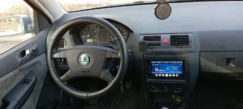 Продам skoda fabia 2003 года. двигатель 1.2 газ/бензин, мкпп (5-и ступка). пробег 272 000 км. автомобиль в хорошем состоянии, не гнилой, полтора года назад проводились работы по сварке днища, были заменены пороги. комплектация: передние электро-стеклоподъёмники, гур, подогрев заднего стекла, качественная музыка(магнитола с монитором, aux, usb, bluetooth) приятный расход топлива, дешевле только на велосипеде. запретов, ограничений и штрафов по машине нет. продажа с переоформлением в мрэо, я владелец (+7 949 356 87 84 - александр) осмотр в макеевке/донецке. цена : 375 000 руб. (торг) 📞 звоните: +7(949)3568784 - фотография - 3