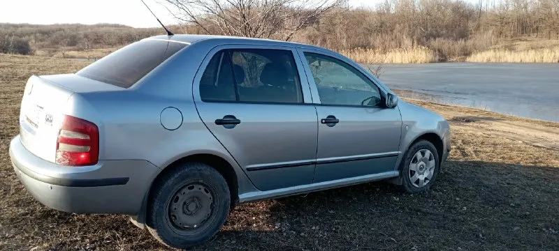 Продам skoda fabia 2003 года. двигатель 1.2 газ/бензин, мкпп (5-и ступка). пробег 272 000 км. автомобиль в хорошем состоянии, не гнилой, полтора года назад проводились работы по сварке днища, были заменены пороги. комплектация: передние электро-стеклоподъёмники, гур, подогрев заднего стекла, качественная музыка(магнитола с монитором, aux, usb, bluetooth) приятный расход топлива, дешевле только на велосипеде. запретов, ограничений и штрафов по машине нет. продажа с переоформлением в мрэо, я владелец (+7 949 356 87 84 - александр) осмотр в макеевке/донецке. цена : 375 000 руб. (торг) 📞 звоните: +7(949)3568784 - фотография - 6