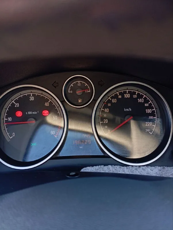 Продам машину opel astra h, 1.7 cdti 2007 года пробег 196 т. механическая коробка передач, 5-ти ступенчатая кондиционер был кап. ремонт двигателя и турбины на 174 т. заменены фары, стоит хороший свет. отшит egr, прошита на 1 stage заменены задние супорта и тормозные диски в круг ходовая часть без нареканий салон ухоженный, в машине не курили. из нюансов имеются сколы на капоте и прежним хозяином замята задняя дверь не критично! цена 670 уместен разумный торг! за дополнительной информацией писать в личку или по номеру телефона +79497150263 г. мариуполь 📲 tg:. .. 📞 звоните: +7(949)7150263 - фотография - 8