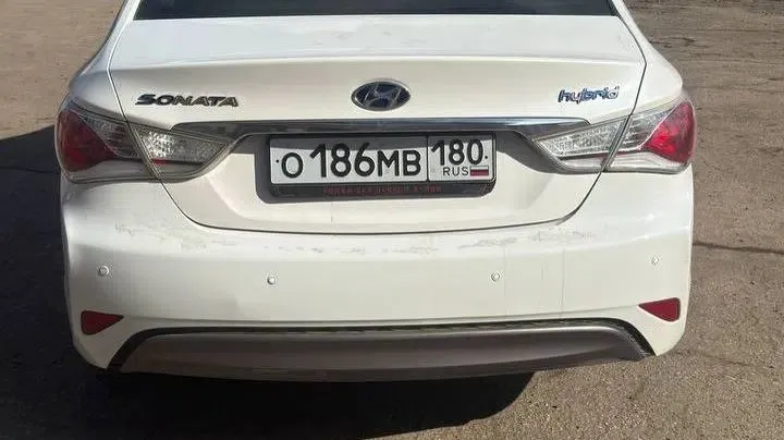 Продам hyundai sonata 2013г 2.4 бензин hybrid пробег 168т. миль цена:1000050 торг любые виды переоформления любые проверки коробка акпп 6ст. датчики давления в шинах, типтроник, круиз контроль, abs, esp, датчик света, электроусилитель руля, датчик дождя, климат контроль, мультируль, электро сиденье, электрозеркала, эко режим, usв, аuх, вluetooth. стекла все родные. авто обслужено, доедет куда угодно. +79495307100 - фотография - 4