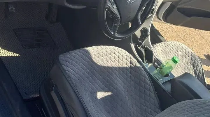 Продам hyundai sonata 2013г 2.4 бензин hybrid пробег 168т. миль цена:1000050 торг любые виды переоформления любые проверки коробка акпп 6ст. датчики давления в шинах, типтроник, круиз контроль, abs, esp, датчик света, электроусилитель руля, датчик дождя, климат контроль, мультируль, электро сиденье, электрозеркала, эко режим, usв, аuх, вluetooth. стекла все родные. авто обслужено, доедет куда угодно. +79495307100 - фотография - 6