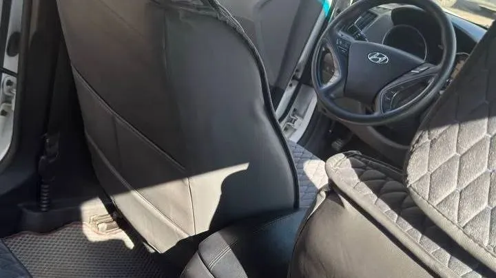 Продам hyundai sonata 2013г 2.4 бензин hybrid пробег 168т. миль цена:1000050 торг любые виды переоформления любые проверки коробка акпп 6ст. датчики давления в шинах, типтроник, круиз контроль, abs, esp, датчик света, электроусилитель руля, датчик дождя, климат контроль, мультируль, электро сиденье, электрозеркала, эко режим, usв, аuх, вluetooth. стекла все родные. авто обслужено, доедет куда угодно. +79495307100 - фотография - 7