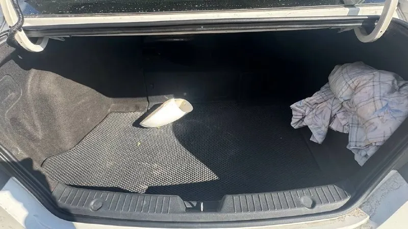 Продам hyundai sonata 2013г 2.4 бензин hybrid пробег 168т. миль цена:1000050 торг любые виды переоформления любые проверки коробка акпп 6ст. датчики давления в шинах, типтроник, круиз контроль, abs, esp, датчик света, электроусилитель руля, датчик дождя, климат контроль, мультируль, электро сиденье, электрозеркала, эко режим, usв, аuх, вluetooth. стекла все родные. авто обслужено, доедет куда угодно. +79495307100 - фотография - 8