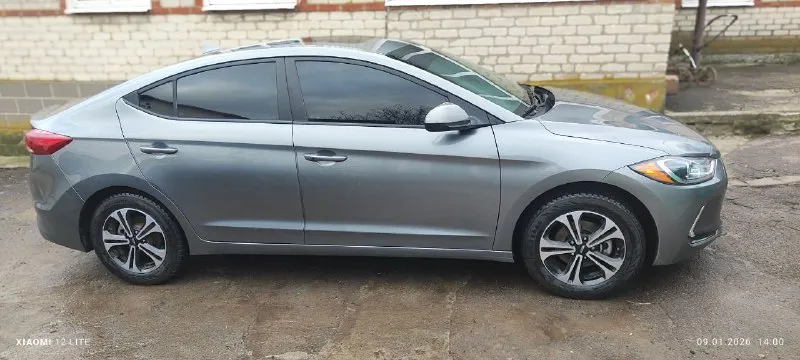 Hyundai elantra vi 2018 год 2.0 6-ст 150 л. с. родной пробег 83 тыс. км машина в отличном техническом и эстетическом состоянии, обслужена и ухожена. хорошая комплектация: - бесключевой доступ, - 2 ключа, - 6-ти ступенчатый автомат с 3 режимами: eco-standart-sport, - - кондиционер, - мультируль, - круиз-контроль, - 2х-зонный климат-контроль, - подогрев сидений, - люк, - цветной многофункциональный монитор teyes с камерой заднего вида и carpay, - видеорегистратор, - датчик давления в шинах, - литые диски лето (резина continental), - литые диски зима (резина nokian), за машину не стыдно, продажа в связи с покупкой нового авто донецк, 1 570 млн, торг +7949 318 94 88 - фотография - 4