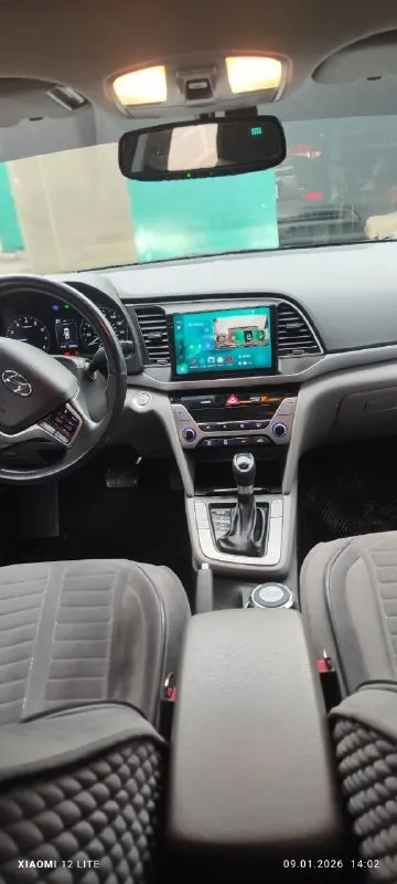 Hyundai elantra vi 2018 год 2.0 6-ст 150 л. с. родной пробег 83 тыс. км машина в отличном техническом и эстетическом состоянии, обслужена и ухожена. хорошая комплектация: - бесключевой доступ, - 2 ключа, - 6-ти ступенчатый автомат с 3 режимами: eco-standart-sport, - - кондиционер, - мультируль, - круиз-контроль, - 2х-зонный климат-контроль, - подогрев сидений, - люк, - цветной многофункциональный монитор teyes с камерой заднего вида и carpay, - видеорегистратор, - датчик давления в шинах, - литые диски лето (резина continental), - литые диски зима (резина nokian), за машину не стыдно, продажа в связи с покупкой нового авто донецк, 1 570 млн, торг +7949 318 94 88 - фотография - 6