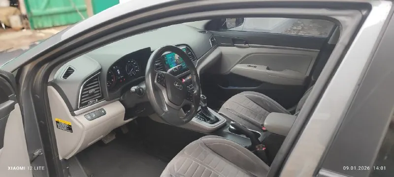 Hyundai elantra vi 2018 год 2.0 6-ст 150 л. с. родной пробег 83 тыс. км машина в отличном техническом и эстетическом состоянии, обслужена и ухожена. хорошая комплектация: - бесключевой доступ, - 2 ключа, - 6-ти ступенчатый автомат с 3 режимами: eco-standart-sport, - - кондиционер, - мультируль, - круиз-контроль, - 2х-зонный климат-контроль, - подогрев сидений, - люк, - цветной многофункциональный монитор teyes с камерой заднего вида и carpay, - видеорегистратор, - датчик давления в шинах, - литые диски лето (резина continental), - литые диски зима (резина nokian), за машину не стыдно, продажа в связи с покупкой нового авто донецк, 1 570 млн, торг +7949 318 94 88 - фотография - 7