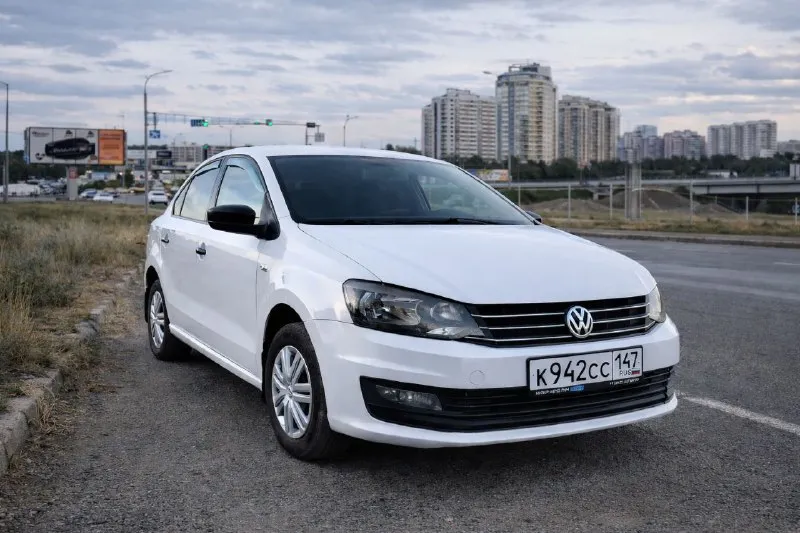 Volkswagen polo 2017 1.6 мкпп пробег 124 тыс. км кузов в и состоянии, салон чистый. вся техническая часть без нареканий - не требует ремонта, вложений или обслуживания. идеальный вариант - сел, уехал abs, esp, aurbags, кондиционер, регулировка руля в 2х плоскостях, электропакет. 📌2 комплекта колес, зимняя резина абсолютно новая. 835 тыс. руб торг макеевка +79493638317 телеграмм +380713839065, если плохая связь 📲 tg: romantic 📞 звоните: +7(949)3638317 - фотография - 1