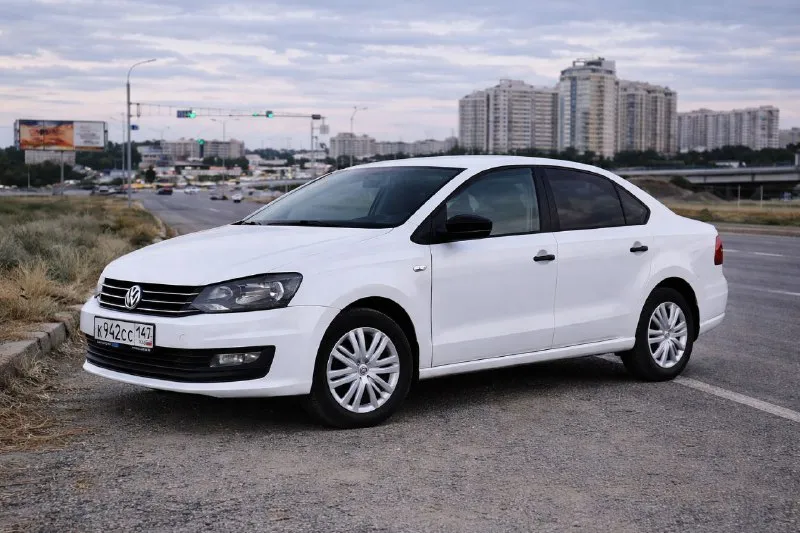 Volkswagen polo 2017 1.6 мкпп пробег 124 тыс. км кузов в и состоянии, салон чистый. вся техническая часть без нареканий - не требует ремонта, вложений или обслуживания. идеальный вариант - сел, уехал abs, esp, aurbags, кондиционер, регулировка руля в 2х плоскостях, электропакет. 📌2 комплекта колес, зимняя резина абсолютно новая. 835 тыс. руб торг макеевка +79493638317 телеграмм +380713839065, если плохая связь 📲 tg: romantic 📞 звоните: +7(949)3638317 - фотография - 2