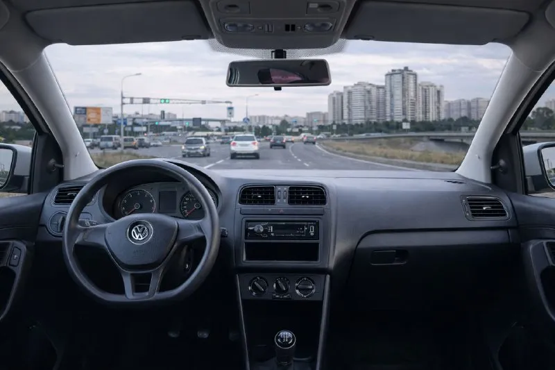 Volkswagen polo 2017 1.6 мкпп пробег 124 тыс. км кузов в и состоянии, салон чистый. вся техническая часть без нареканий - не требует ремонта, вложений или обслуживания. идеальный вариант - сел, уехал abs, esp, aurbags, кондиционер, регулировка руля в 2х плоскостях, электропакет. 📌2 комплекта колес, зимняя резина абсолютно новая. 835 тыс. руб торг макеевка +79493638317 телеграмм +380713839065, если плохая связь 📲 tg: romantic 📞 звоните: +7(949)3638317 - фотография - 7