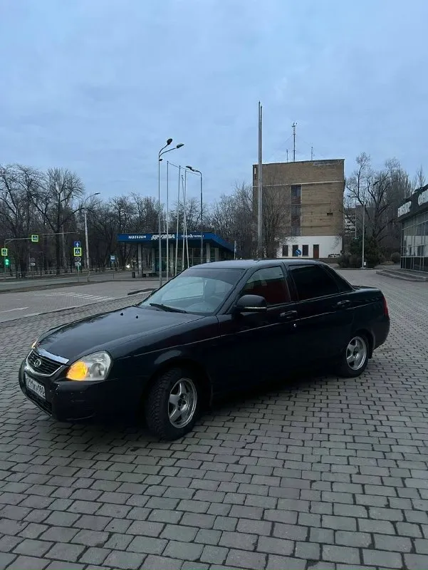 Срочно! собственник! ваз приора ( ваз priora) 2007 год пробег 184.000км двигатель 1.6 16 клапанный. работает отлично, тихо, не троит. масло от замены до замены. менял каждые 5-6 тысяч. коробка не гудит не скрипит, передачи переключаются мягко. кузов в очень достойном состоянии, тем более для своих годов. 2 комплекта новой резины! (лето покупал в июне 25 а зиму в ноябре 25) за машиной ухаживал, деньги в нее вкладывал не жалея. электрозеркала, элекростеклоподъемники, сенсорный планшет на блютузе. в феврале обновил свет. видно ночью как днем. автотека зеленая! расчетов и дтп нет! ограничений и штрафов нет! переоформление без проблем. все подробности по телефону +79493419165 цена: 360.000 торг есть, машина стоит своих денег. донецк 📞 звоните: +7(949)3419165 - фотография - 3