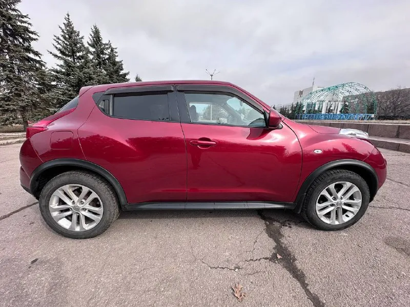 🔥 в продаже nissan juke 2012 года! состояние — сел и поехал! 🔥 ✅ двигатель: 1.6 / автомат ✅ пробег: 160 тыс. км ✅ дтп: не было (кузов в отличном состоянии) ✅ документы: я владелец, любое оформление. машина полностью обслужена. комплектация : сенсорный экран, навигация, климат, круиз, подогревы. салон в идеале. в подарок отдаю второй комплект резины! 🎁 💰 цена: 1 190 000 ₽ (торг уместен) 📍 место: горловка, енакиево 📞 связь: +79493644129 📲 tg: @dariapeeva 📞 звоните: +7(949)3644129 - фотография - 9