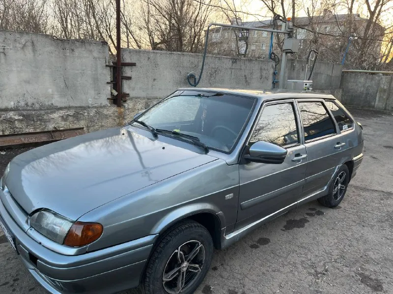 Продам ваз 2114 2008г. 1.6 8-клоп 273000 пробега 4-й владелец по птс кузов живой, мотор работает ровно не дымит не троит, коробка не выбивает все передачи работают четко, кузов живой, была сделана ходовка вкруг, все свежее сайлентблоки, шаровые, амортизаторы, рулевые наконечники и т. д., стоит очень хорошая музыка цена 380к (торг у капота) +79493808838 - фотография - 2