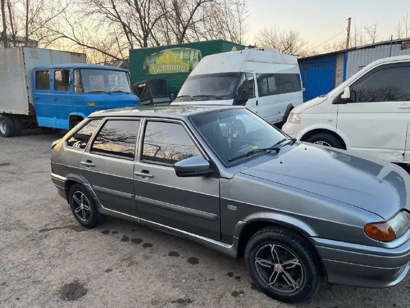 Продам ваз 2114 2008г. 1.6 8-клоп 273000 пробега 4-й владелец по птс кузов живой, мотор работает ровно не дымит не троит, коробка не выбивает все передачи работают четко, кузов живой, была сделана ходовка вкруг, все свежее сайлентблоки, шаровые, амортизаторы, рулевые наконечники и т. д., стоит очень хорошая музыка цена 380к (торг у капота) +79493808838 - фотография - 3