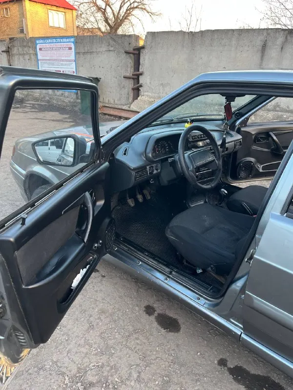 Продам ваз 2114 2008г. 1.6 8-клоп 273000 пробега 4-й владелец по птс кузов живой, мотор работает ровно не дымит не троит, коробка не выбивает все передачи работают четко, кузов живой, была сделана ходовка вкруг, все свежее сайлентблоки, шаровые, амортизаторы, рулевые наконечники и т. д., стоит очень хорошая музыка цена 380к (торг у капота) +79493808838 - фотография - 5