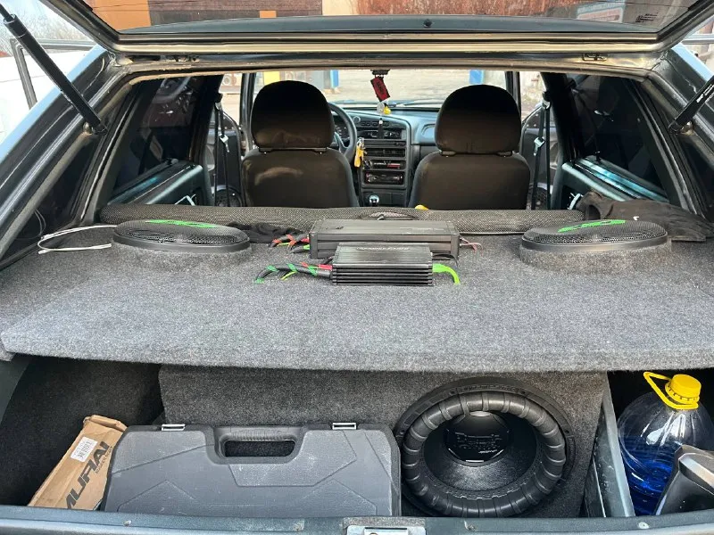 Продам ваз 2114 2008г. 1.6 8-клоп 273000 пробега 4-й владелец по птс кузов живой, мотор работает ровно не дымит не троит, коробка не выбивает все передачи работают четко, кузов живой, была сделана ходовка вкруг, все свежее сайлентблоки, шаровые, амортизаторы, рулевые наконечники и т. д., стоит очень хорошая музыка цена 380к (торг у капота) +79493808838 - фотография - 6