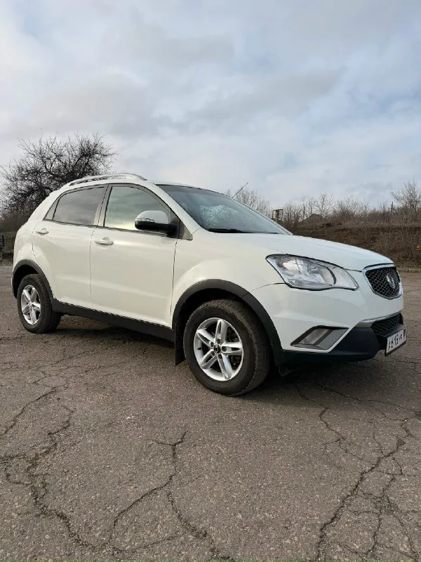 Продам ssangyong korando 2л турбо машина в отличном состоянии вложений не требует пробег 200т 2011 год выпуска 2 комплекта резины (фото старые, сейчас на рф учете) переоформление без проблем осмотр г. макеевка цена: 1150000 торг +79495058019 олег 📞 звоните: +7(949)5058019 - фотография - 1