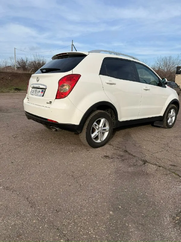 Продам ssangyong korando 2л турбо машина в отличном состоянии вложений не требует пробег 200т 2011 год выпуска 2 комплекта резины (фото старые, сейчас на рф учете) переоформление без проблем осмотр г. макеевка цена: 1150000 торг +79495058019 олег 📞 звоните: +7(949)5058019 - фотография - 2