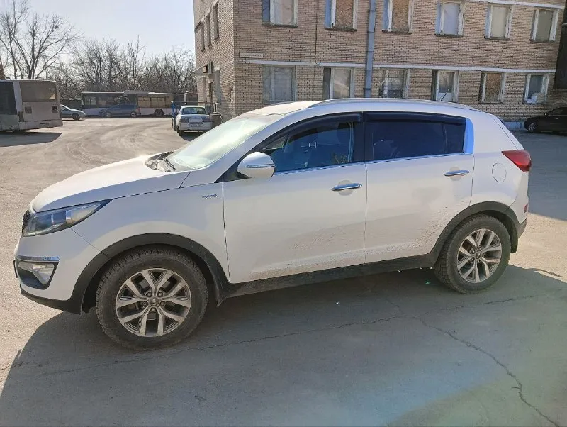 В продаже kia sportage 2015 awd, то есть полный привод 2.0 бензин g4na, мотор уже заменен(новый был установлен, причина замены известная, задиры) пробег 156 тысяч км. Ошибок нет, ходовая обслужена, полный привод работает, по кузову ровная. Цена ниже рынка 1.330 тысяч рублей(стоимость в среднем от 1.5 с таким пробегом) продажа от собственника! Срочно! Машина в кредите, при покупателе сразу закрывают вопрос. Торг минимальный. По всем интересующим вопросам по телефону +79493417939 владимир.
📞 Звоните: +7(949)3417939 - фотография - 4