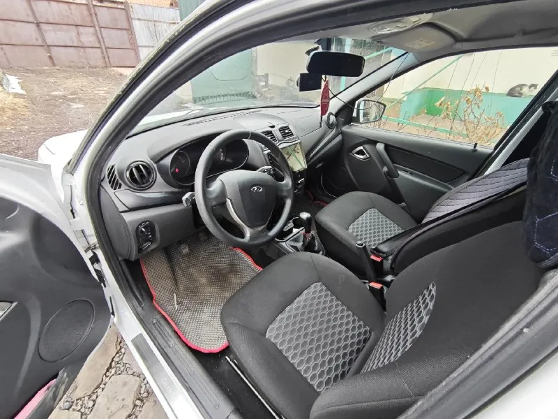 Продам ваз гранту 1.6 бензин 2023 года 25 тысяч пробега передний привод, механика технически в отличном состоянии рфжиков и ржавчины нет хозяин 1. цена 850 000 тыс +79496205827 телеграм 📞 звоните: +7(949)6205827 - фотография - 4