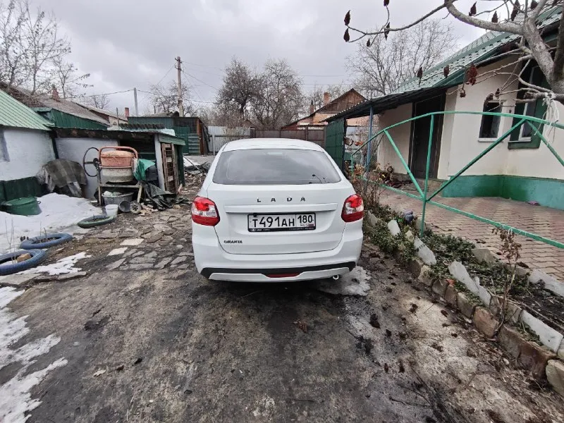 Продам ваз гранту 1.6 бензин 2023 года 25 тысяч пробега передний привод, механика технически в отличном состоянии рфжиков и ржавчины нет хозяин 1. цена 850 000 тыс +79496205827 телеграм 📞 звоните: +7(949)6205827 - фотография - 5