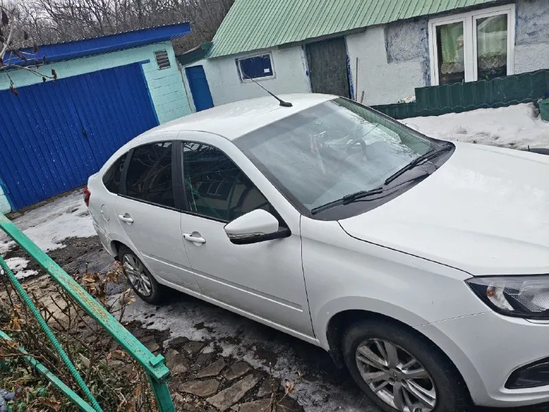 Продам ваз гранту 1.6 бензин 2023 года 25 тысяч пробега передний привод, механика технически в отличном состоянии рфжиков и ржавчины нет хозяин 1. цена 850 000 тыс +79496205827 телеграм 📞 звоните: +7(949)6205827 - фотография - 7