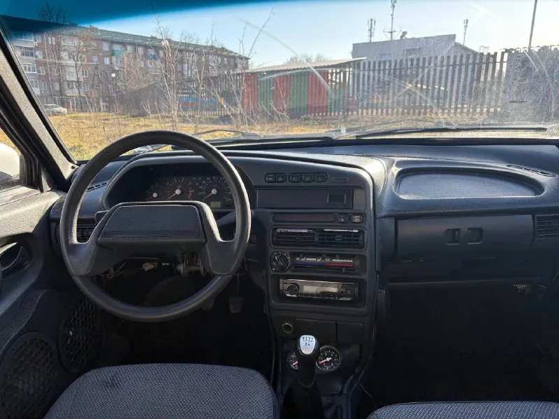 Ваз 2115 2005 года на полном ходу коробка отлично стоит спортивный выхлоп stt звучит приятно торусы r14 на зимней резине 4 динамика играют хорошо хорошая магнитола гранта зеркала, подсветка всего салона электростеклоподьемники расходники все поменяны по документам чистая на учете цена 220к хороший торг у капота реальному покупателю машина в мариуполе все вопросы в лс +79499363047 тг для связи @saugj1 - фотография - 6