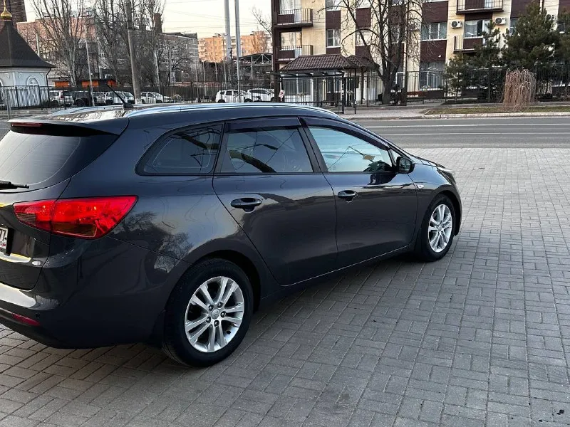 Продам кию сид в идиальнейшем состоянии автомобиль без дтп 1000 процентов имеет два косметических окраса были царапины авто очень бережно експлуатировали все менялось вовремя по регламенту любые проверки толшеномером краски любые автоексперты самая максимальная комплектация што может быть двигатель ходовая коробка все как новое работает идеально доп вопросы по телефону видео с толшеномером по запросу осмотр г мариуполь цена 1.180 тел +7938-155-90-40 +7949-499-888-7 - фотография - 6