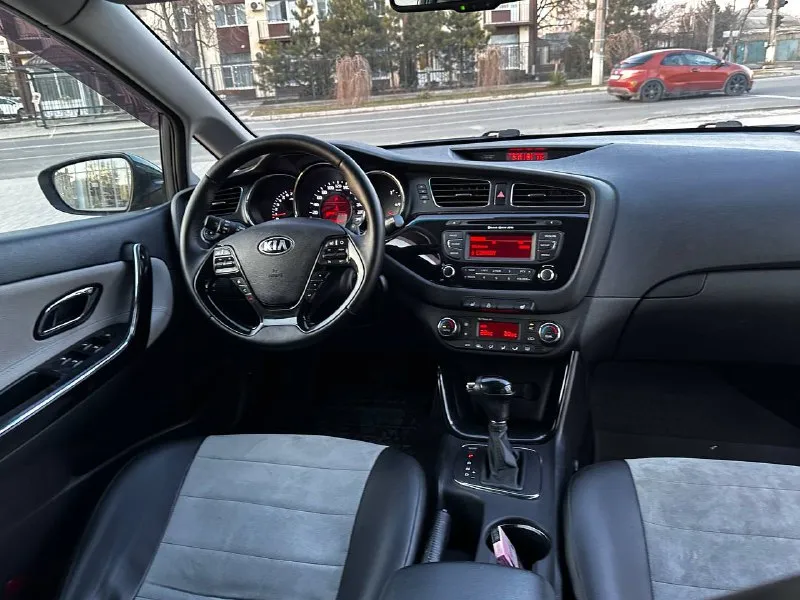 Продам кию сид в идиальнейшем состоянии автомобиль без дтп 1000 процентов имеет два косметических окраса были царапины авто очень бережно експлуатировали все менялось вовремя по регламенту любые проверки толшеномером краски любые автоексперты самая максимальная комплектация што может быть двигатель ходовая коробка все как новое работает идеально доп вопросы по телефону видео с толшеномером по запросу осмотр г мариуполь цена 1.180 тел +7938-155-90-40 +7949-499-888-7 - фотография - 9