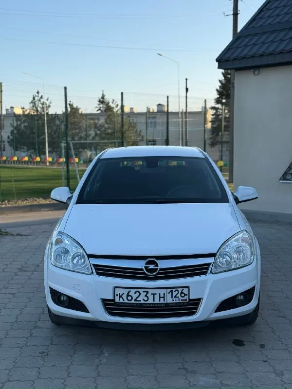 В продаже opel astra h 2010 г. в 1.6 мкпп. авто в отличном состоянии, двигатель работает идеально, расхода масла нет, от слова совсем. по ходовой части так же все на отлично, ни одного постороннего звука в салоне нет. кпп работает идеально, в феврале был заменен полный комплект сцепления. (есть заказ наряд) по кузову выглядит очень хорошо, без ржавчины, шпаклевки и тп. по истории авто 3 хозяина за весь период, 228т. км подтвержденного пробега, без дтп, и каких либо юр. ограничений. цена 670т. руб осмотр старобешево +7 949 318 50 79 +7 949 337 07 37 telegram 📞 звоните: +7(949)3185079 - фотография - 3