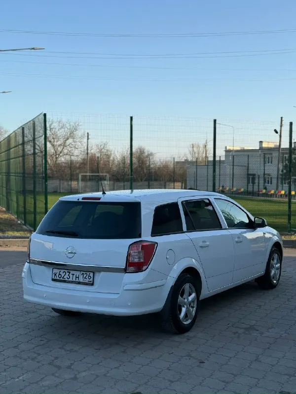 В продаже opel astra h 2010 г. в 1.6 мкпп. авто в отличном состоянии, двигатель работает идеально, расхода масла нет, от слова совсем. по ходовой части так же все на отлично, ни одного постороннего звука в салоне нет. кпп работает идеально, в феврале был заменен полный комплект сцепления. (есть заказ наряд) по кузову выглядит очень хорошо, без ржавчины, шпаклевки и тп. по истории авто 3 хозяина за весь период, 228т. км подтвержденного пробега, без дтп, и каких либо юр. ограничений. цена 670т. руб осмотр старобешево +7 949 318 50 79 +7 949 337 07 37 telegram 📞 звоните: +7(949)3185079 - фотография - 4