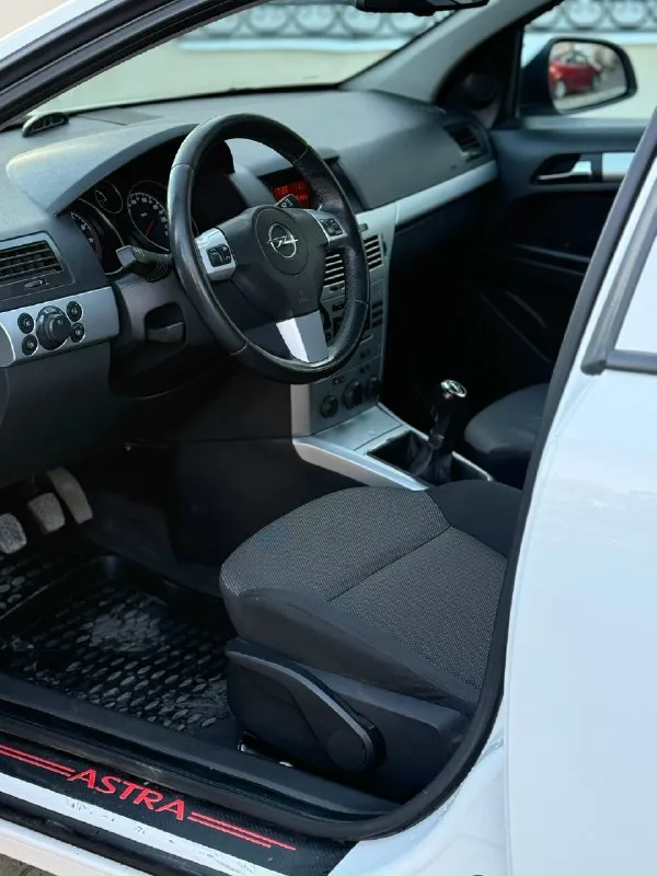 В продаже opel astra h 2010 г. в 1.6 мкпп. авто в отличном состоянии, двигатель работает идеально, расхода масла нет, от слова совсем. по ходовой части так же все на отлично, ни одного постороннего звука в салоне нет. кпп работает идеально, в феврале был заменен полный комплект сцепления. (есть заказ наряд) по кузову выглядит очень хорошо, без ржавчины, шпаклевки и тп. по истории авто 3 хозяина за весь период, 228т. км подтвержденного пробега, без дтп, и каких либо юр. ограничений. цена 670т. руб осмотр старобешево +7 949 318 50 79 +7 949 337 07 37 telegram 📞 звоните: +7(949)3185079 - фотография - 7